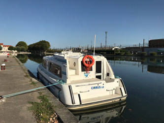 Long-distance taxi and private transfers to Le Boat bases - Migennes Cirrus Boat back
