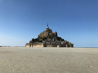 Long distance hourly chauffeur service to The Mont-Saint-Michel at the low tide